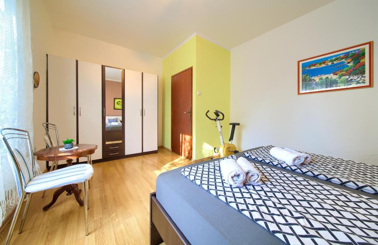 Apartments Petra Krk Town Exterior foto
