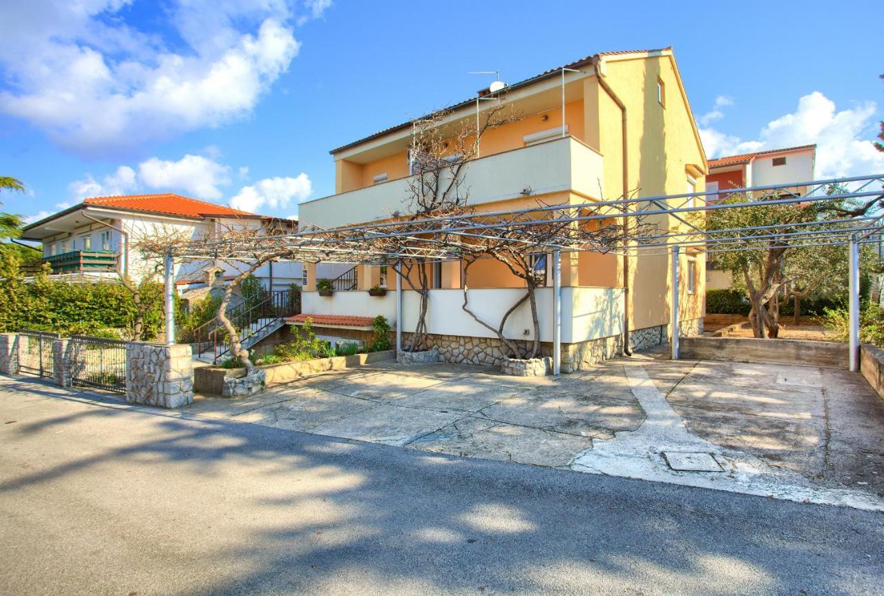 Apartments Petra Krk Town Exterior foto