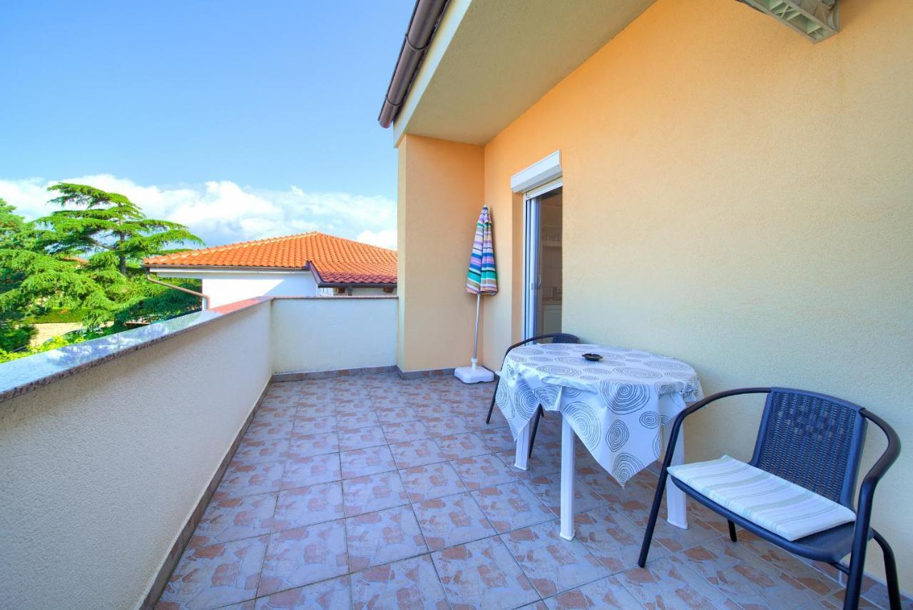 Apartments Petra Krk Town Exterior foto